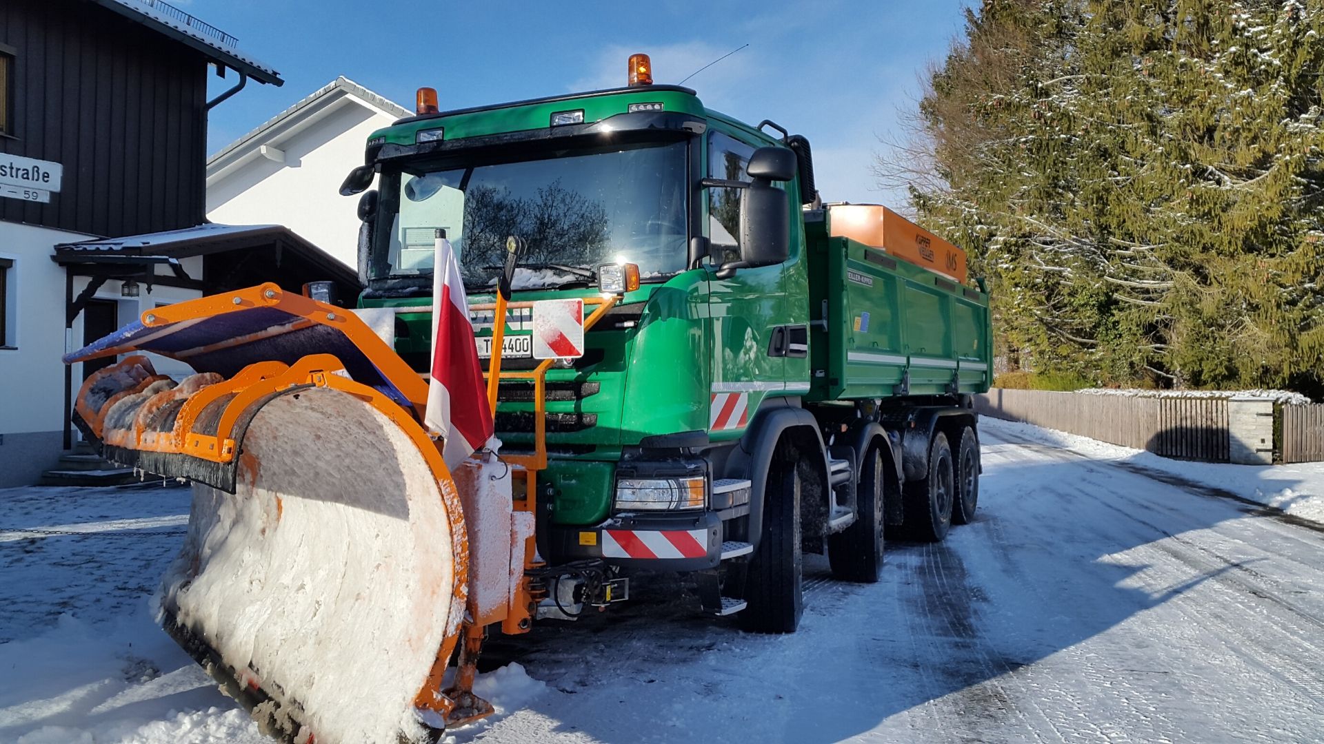 2015: Bild von Winterdienst auf öffentlichen Straßen